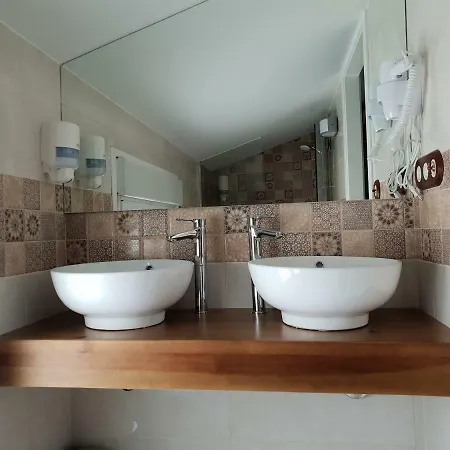 Apartamentos Hostal Cabanas *