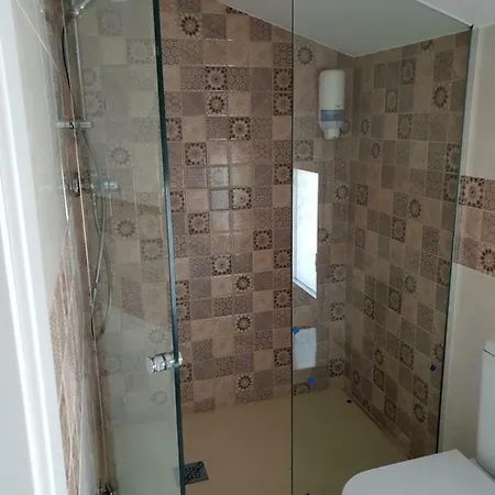 Apartamentos Hostal Cabanas * Carboneras de Guadazaon